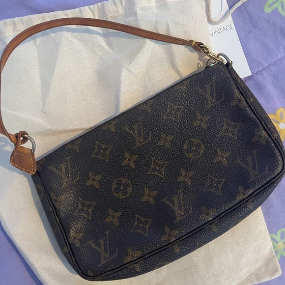 100% AUTHENTIC LOUIS VUITTON POCHETTE - Picture 3 of 9